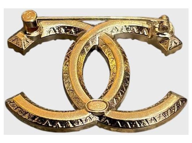 Broche Chanel CC dorado - vista 2