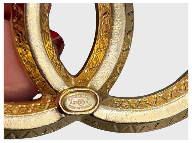 Broche Chanel CC dorado - vista 3