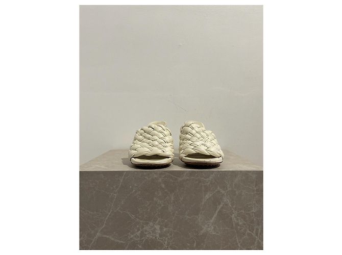 Mules Bottega Veneta écrue T.38 Beige - vista 3