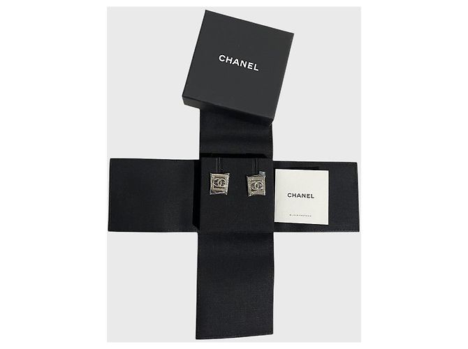 Brincos Chanel CC Dourado - vista 2