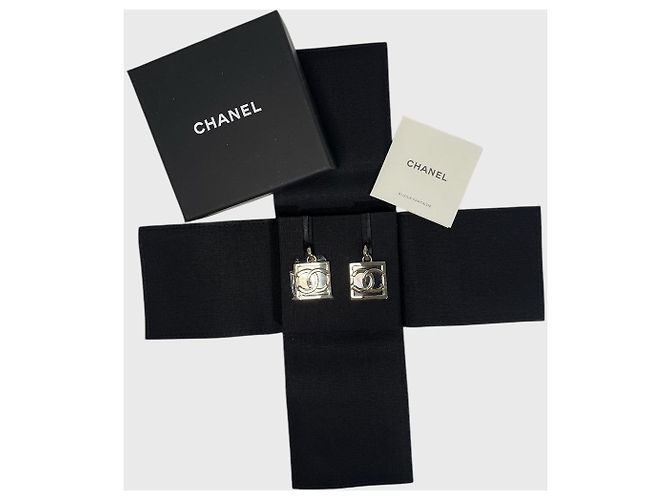 Brincos Chanel CC Dourado - vista 2