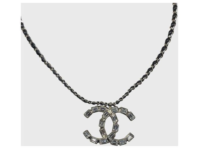 Collana Chanel CC in metallo dorato e pelle nera Argento - vista 2