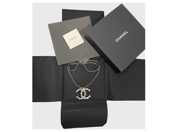 Collana Chanel CC in metallo dorato e pelle nera Argento - vista 3