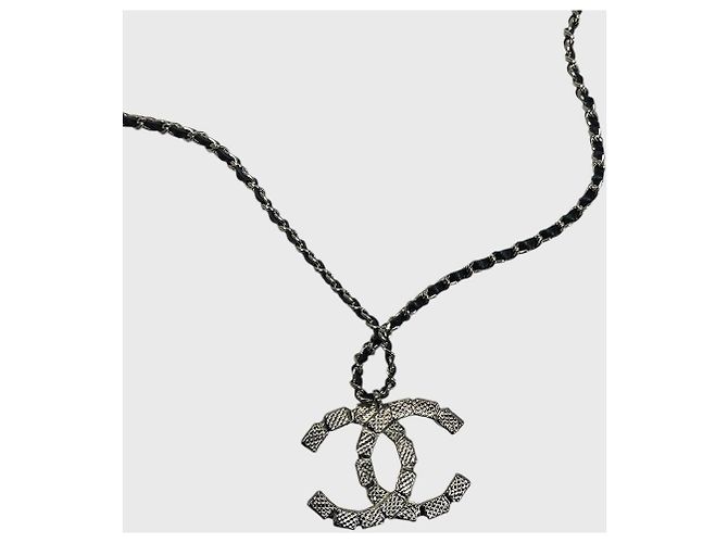 Collana Chanel CC in metallo dorato e pelle nera Argento - vista 6