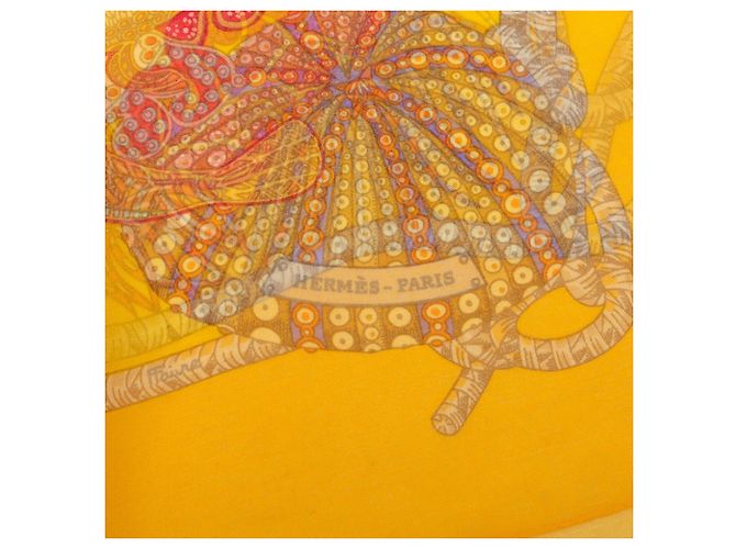 Pañuelo de seda chiffon Hermès Grands Fonds Amarillo 90 - vista 4