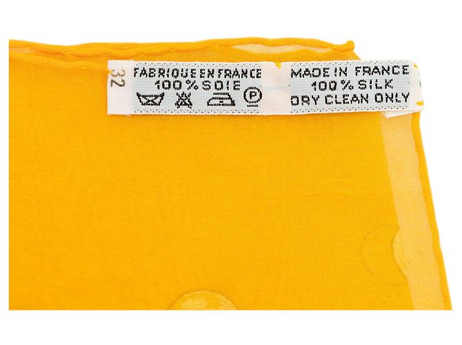 Pañuelo de seda chiffon Hermès Grands Fonds Amarillo 90 - vista 6