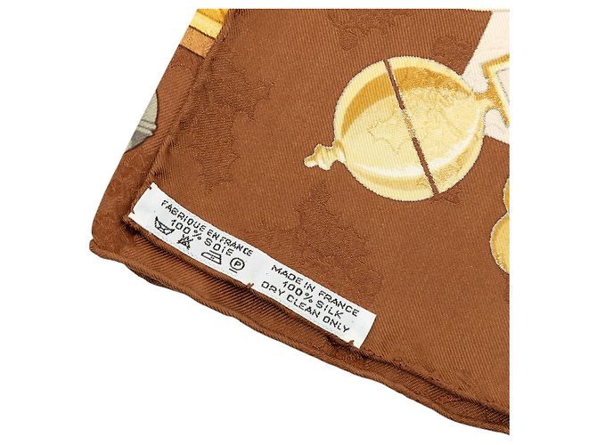Pañuelo de seda Hermès Plumes Et Grelots Beige 90 - vista 4