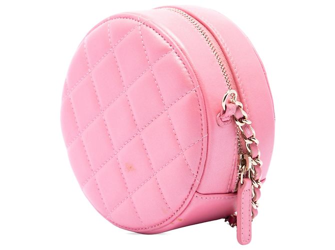 Clutch Chanel em pele de cordeiro acolchoada rosa com pérolas redondas e alça de corrente - vista 2