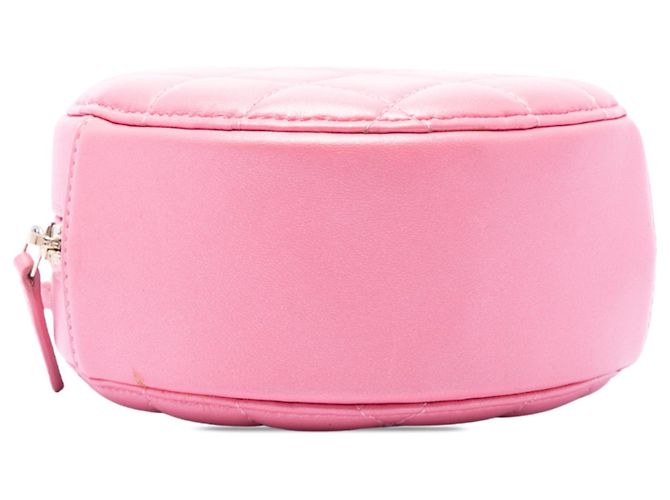 Clutch Chanel em pele de cordeiro acolchoada rosa com pérolas redondas e alça de corrente - vista 3