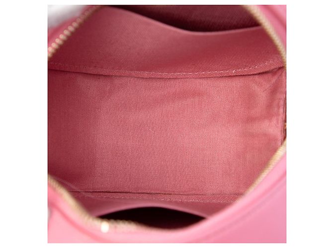 Clutch Chanel em pele de cordeiro acolchoada rosa com pérolas redondas e alça de corrente - vista 4
