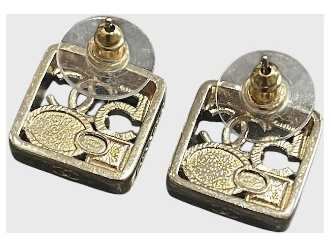 Brincos Chanel 5 Dourado - vista 3