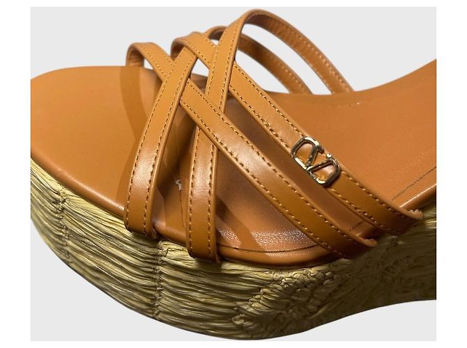 Valentino Garavani Sandali Valentino camel T.37,5 Cammello - vista 3