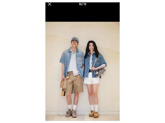 Top Louis Vuitton in Denim Blu con Logo Ricamato Multicolore - vista 7