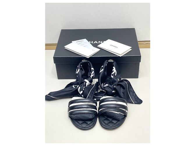 Sandali Chanel Neri in Tessuto con Cinturino a Nastro Double-C Taglia 36 Multicolore - vista 2