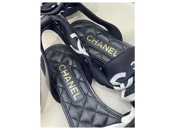 Sandali Chanel Neri in Tessuto con Cinturino a Nastro Double-C Taglia 36 Multicolore - vista 4