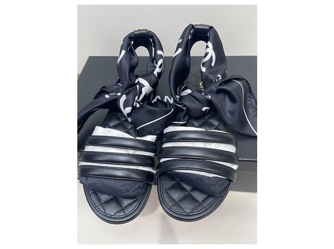 Sandali Chanel Neri in Tessuto con Cinturino a Nastro Double-C Taglia 36 Multicolore - vista 5