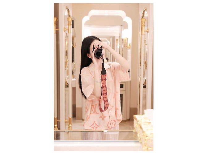 Top Louis Vuitton de Seda Rosa com Estampa Monogram Multicor - vista 6