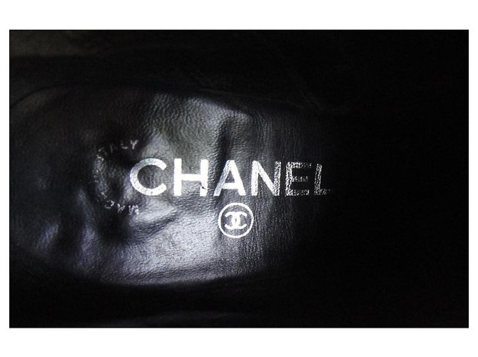 Première Chanel Lackleder Stiefeletten Schwarz-Weiß - Ansicht 7