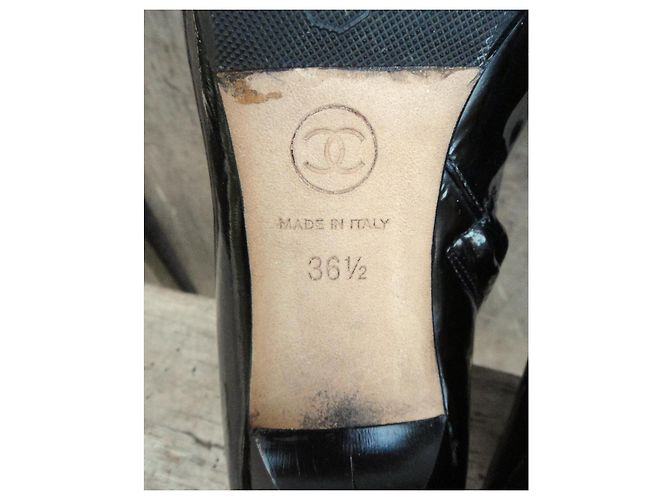 Première Chanel Lackleder Stiefeletten Schwarz-Weiß - Ansicht 9
