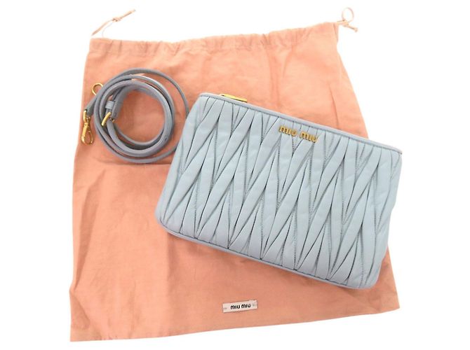 Borsa a tracolla in pelle Matelassé Logo Miu Miu Blu chiaro - vista 2