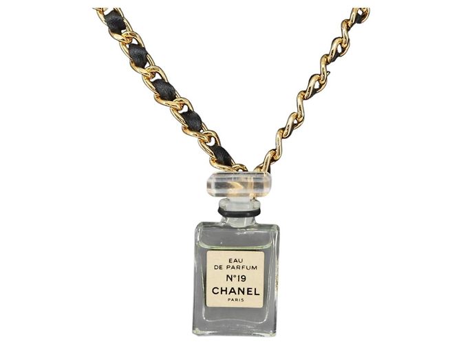 Collana a catena lunga in metallo Chanel CC con pendente a forma di flacone di profumo, pelle, cristalli e perle sintetiche D'oro - vista 3