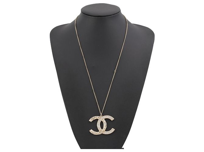 Collier Chanel avec logo Coco Doré - vue 4
