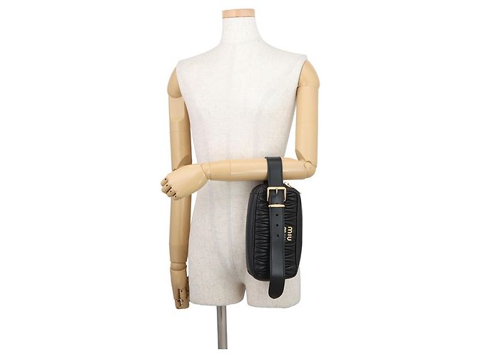Clutch Miu Miu in pelle Matelassé Nero - vista 5