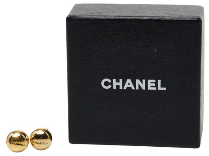 Pendientes de botón Chanel chapados en oro - vista 5
