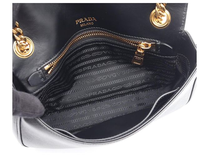 Bolso de mano Prada en cuero Saffiano Negro - vista 3