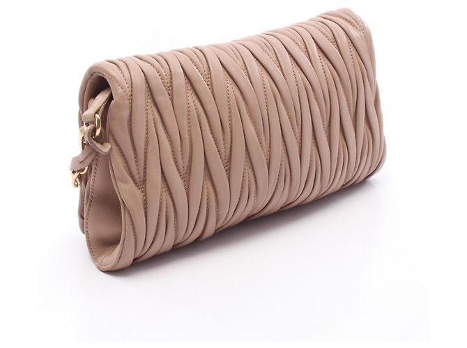 Borsa a tracolla Miu Miu Matelassé in pelle rosa - vista 2