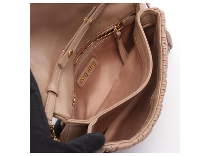 Borsa a tracolla Miu Miu Matelassé in pelle rosa - vista 3