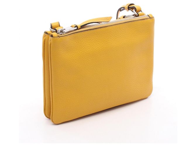 Bolsa de ombro Prada em couro amarelo - vista 2