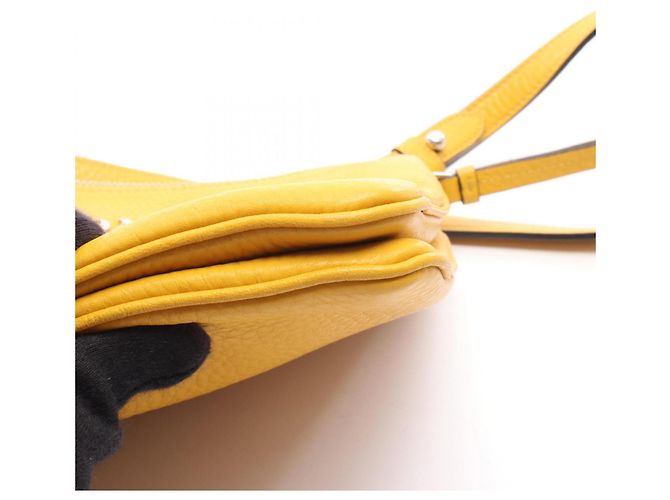 Bolsa de ombro Prada em couro amarelo - vista 5