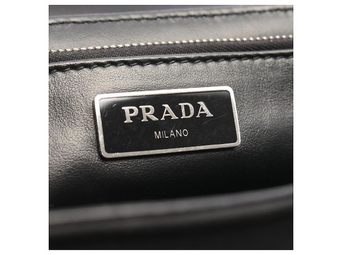 Prada Schultertasche aus schwarzem Nylon und Leder - Ansicht 4