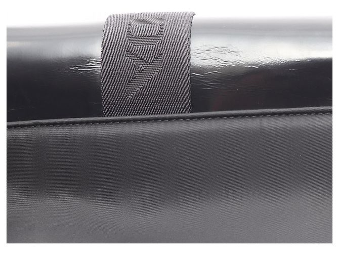 Prada Schultertasche aus schwarzem Nylon und Leder - Ansicht 8