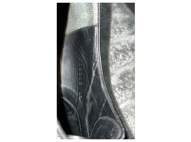 Gucci Mocassini in pelle nera con doppia fibbia e borchie Nero - vista 15