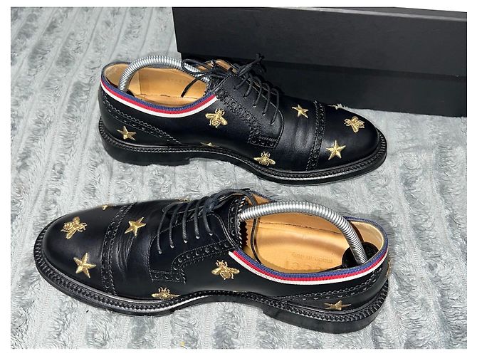 Gucci Scarpe Derby in pelle nera con api e stelle Nero - vista 2