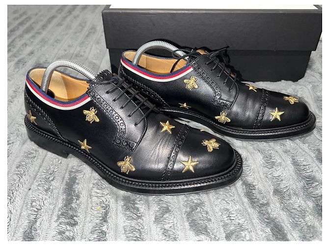Gucci Scarpe Derby in pelle nera con api e stelle Nero - vista 3