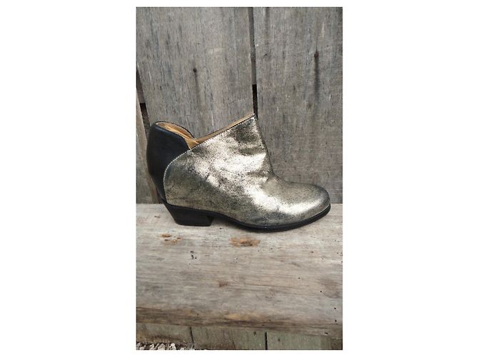Maison Martin Margiela MM6 Maison Margiela Stivaletti in Pelle Metallizzata Oro e Nera Nero D'oro - vista 9