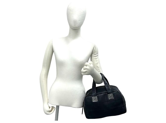 Timeless Chanel Mini Boston Tasche aus schwarzem Leder - Ansicht 2
