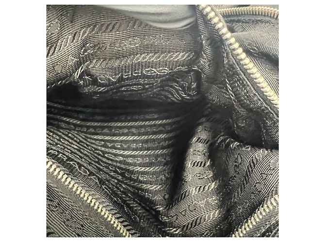 Saffiano Borsa a tracolla Prada in Tessuto Pocono con logo triangolare in metallo Nero - vista 10