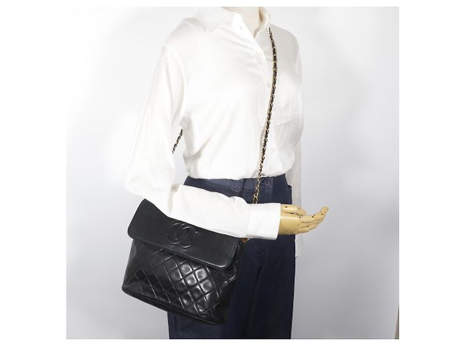 Bolsa de Ombro com Corrente Chanel Matelassé Preto - vista 20