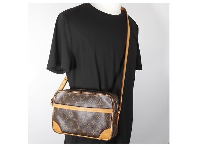 Borsa a tracolla Louis Vuitton Trocadero 24 Marrone - vista 16