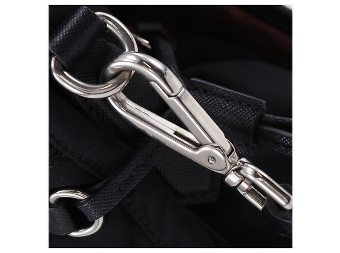 Prada Nylon Schultertasche Schwarz mit Logo - Ansicht 16