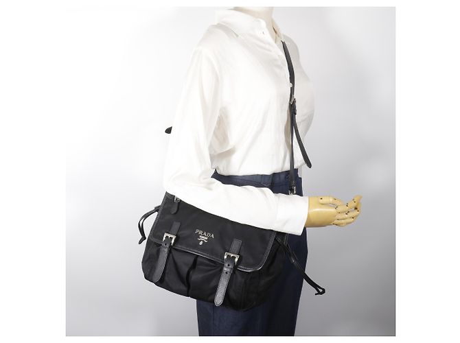 Prada Nylon Schultertasche Schwarz mit Logo - Ansicht 19