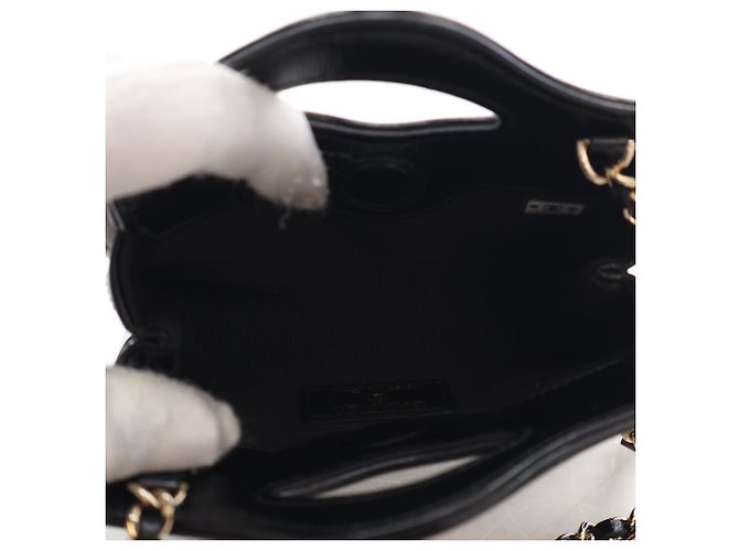 Chanel Clutch 31 con Catena in Lambskin Lucido Nero - vista 4