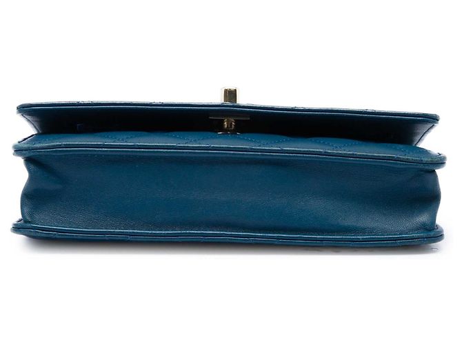 Chanel Blue Quilted Lambskin Trendy CC Wallet On Chain - vista 3
