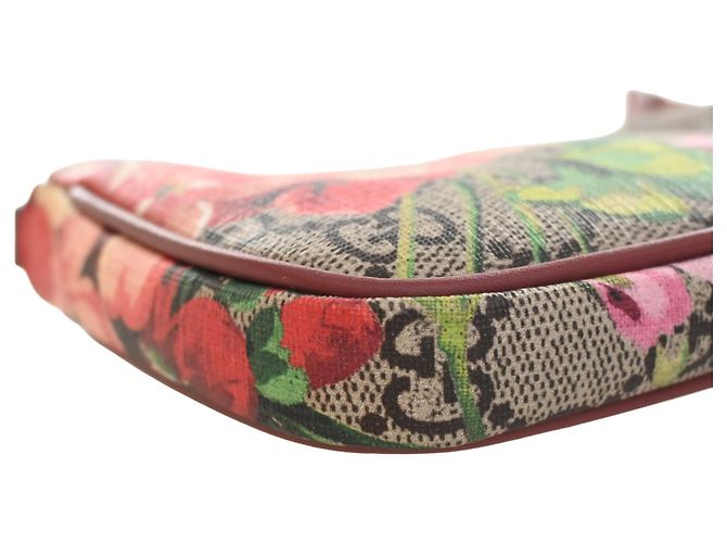 Gucci Mini Pochette com Corrente GG Supreme Blooms Bege - vista 7