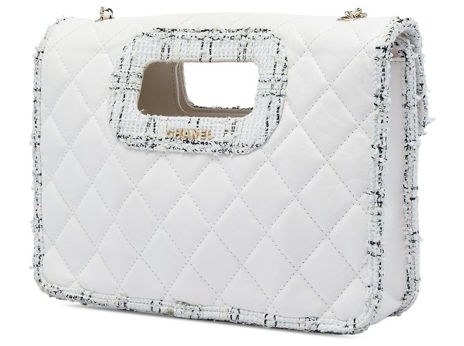 Bolsa Chanel em couro de bezerro envelhecido acolchoado branco com acabamento em tweed CC e alça recortada - vista 2