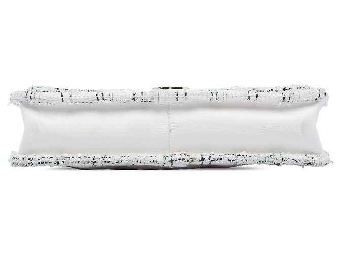 Bolsa Chanel em couro de bezerro envelhecido acolchoado branco com acabamento em tweed CC e alça recortada - vista 3